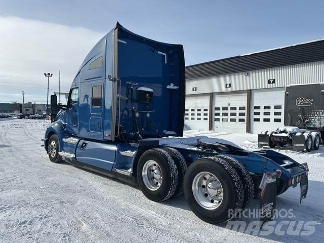 Kenworth T680 Conventional Trucks / Tractor Trucks