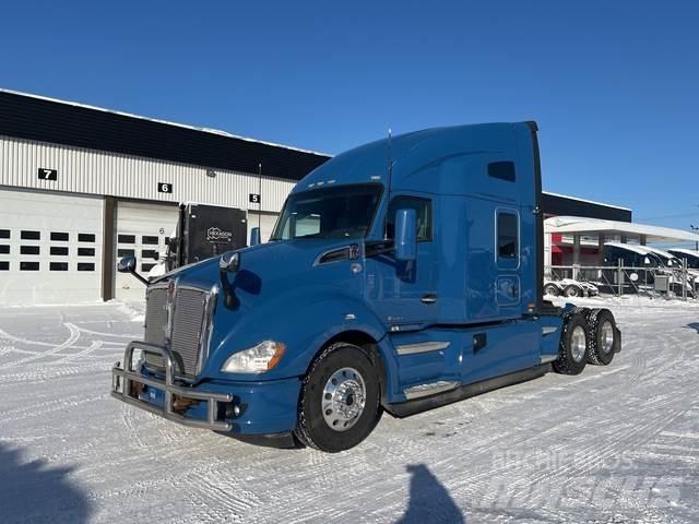 Kenworth T680 Conventional Trucks / Tractor Trucks
