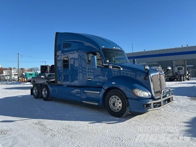 Kenworth T680 Conventional Trucks / Tractor Trucks