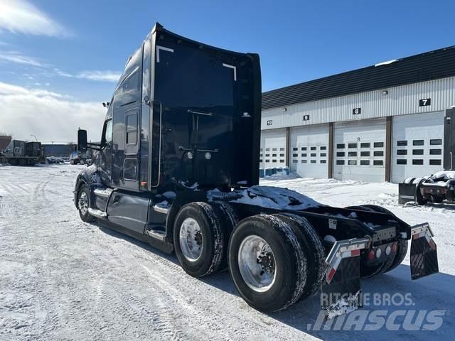 Kenworth T680 Conventional Trucks / Tractor Trucks