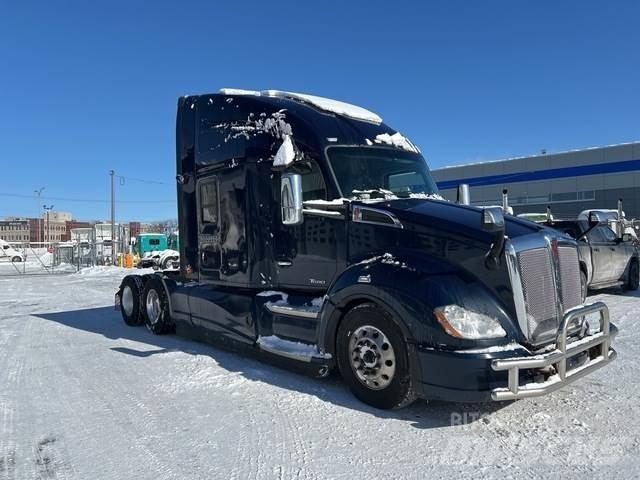Kenworth T680 Conventional Trucks / Tractor Trucks