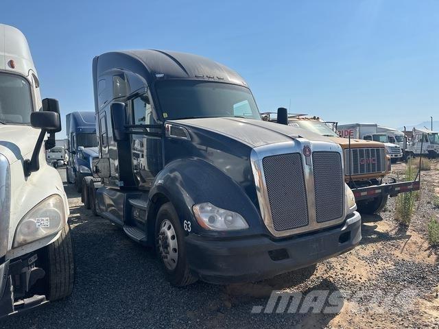 Kenworth T680 Conventional Trucks / Tractor Trucks