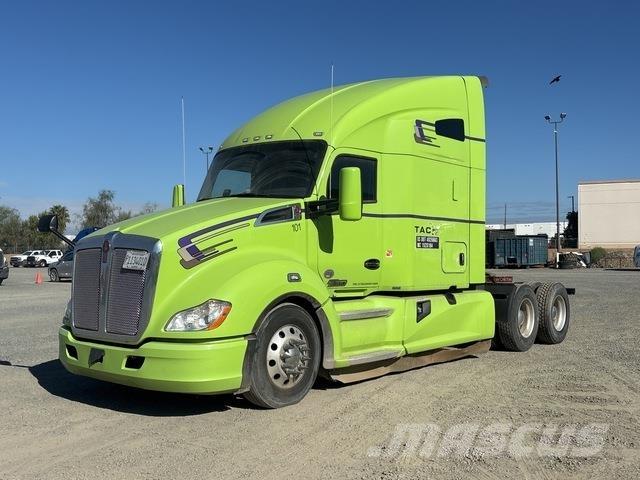 Kenworth T680 Conventional Trucks / Tractor Trucks