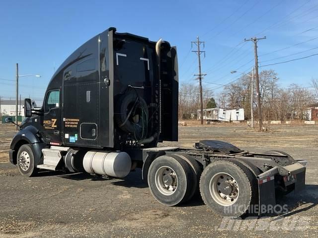 Kenworth T680 Conventional Trucks / Tractor Trucks