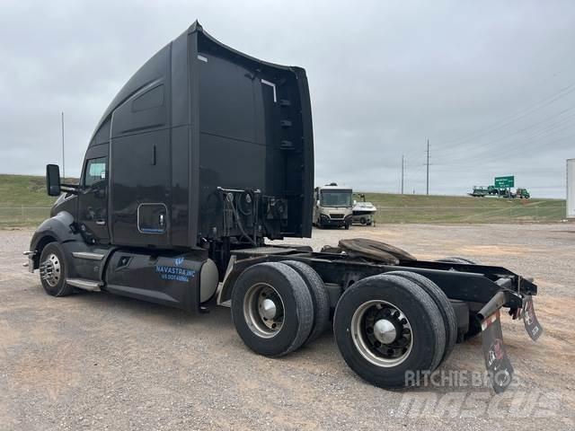 Kenworth T680 Conventional Trucks / Tractor Trucks