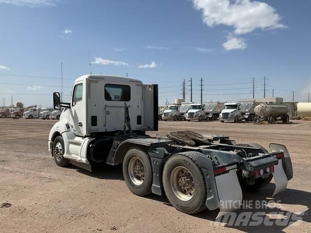 Kenworth T680 Conventional Trucks / Tractor Trucks