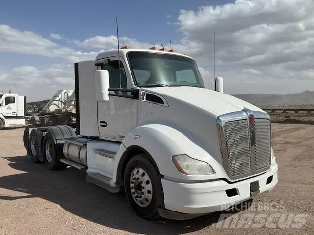 Kenworth T680 Conventional Trucks / Tractor Trucks