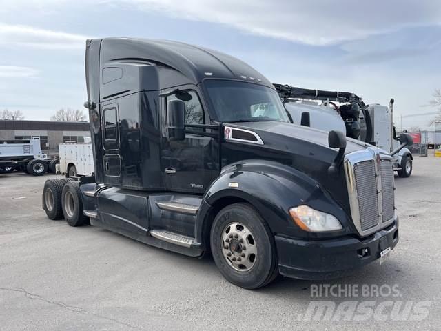 Kenworth T680 Conventional Trucks / Tractor Trucks
