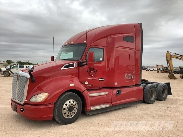 Kenworth T680 Conventional Trucks / Tractor Trucks