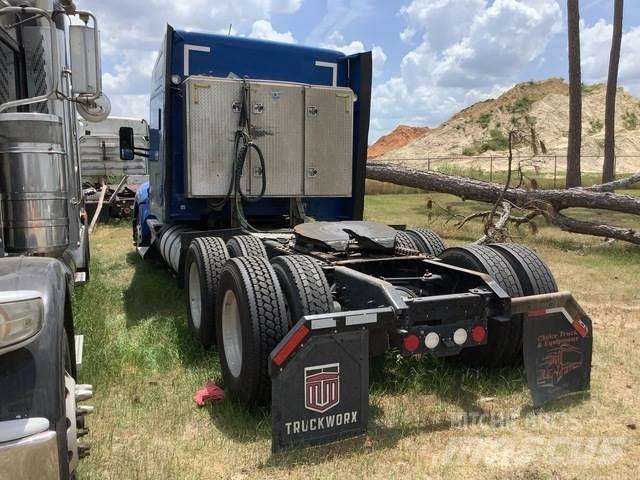 Kenworth T680 Conventional Trucks / Tractor Trucks