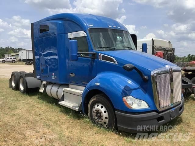 Kenworth T680 Conventional Trucks / Tractor Trucks