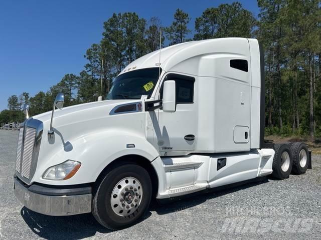 Kenworth T680 Conventional Trucks / Tractor Trucks