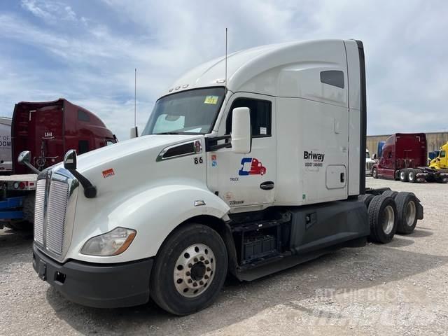 Kenworth T680 Conventional Trucks / Tractor Trucks