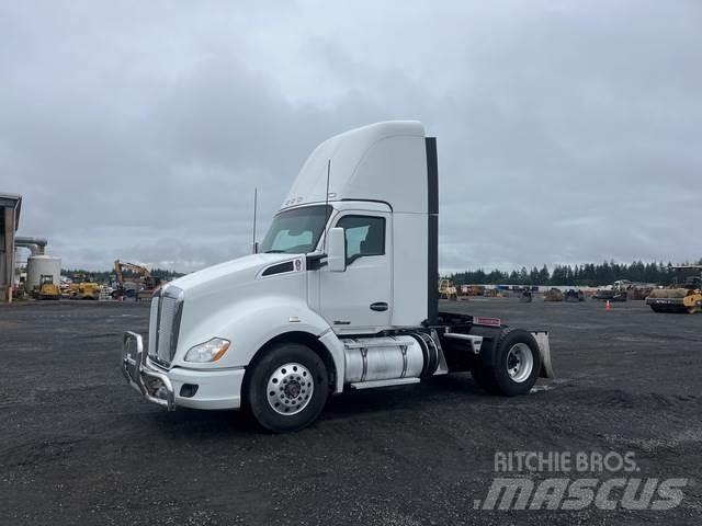 Kenworth T680 Conventional Trucks / Tractor Trucks