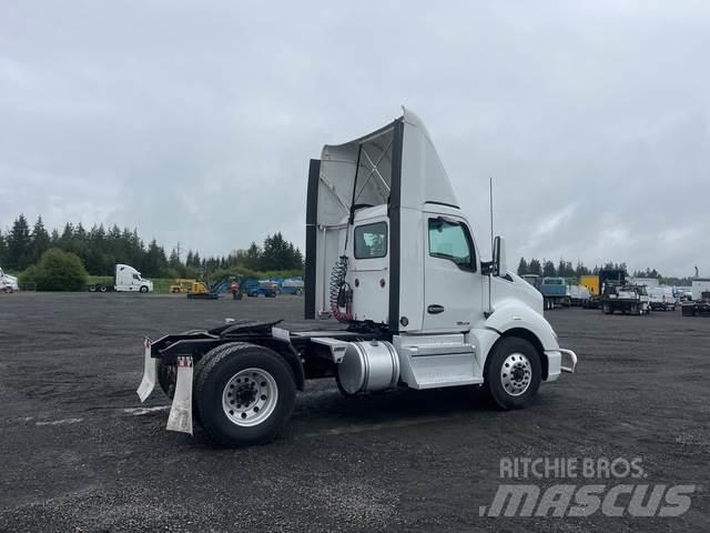 Kenworth T680 Conventional Trucks / Tractor Trucks