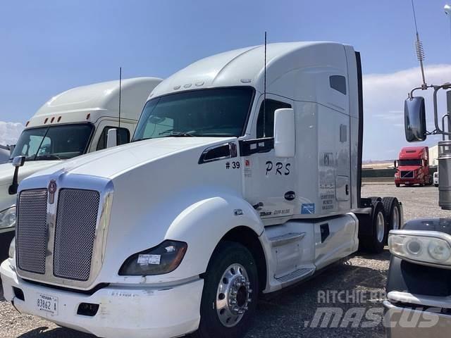 Kenworth T680 Conventional Trucks / Tractor Trucks