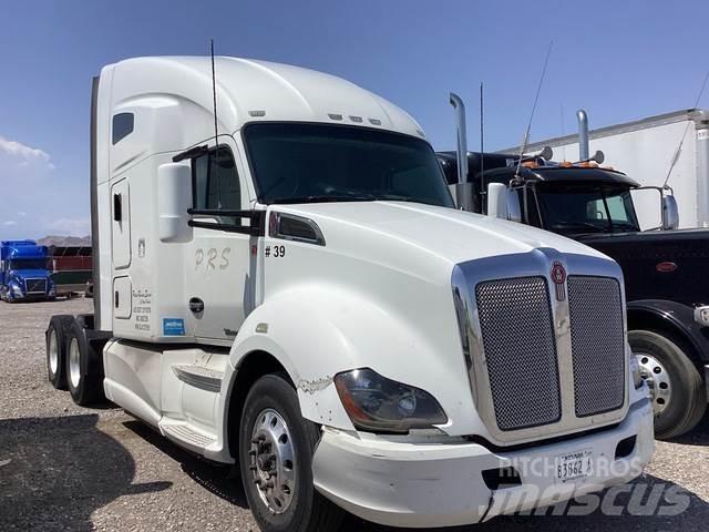 Kenworth T680 Conventional Trucks / Tractor Trucks