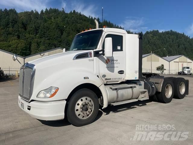 Kenworth T680 Conventional Trucks / Tractor Trucks