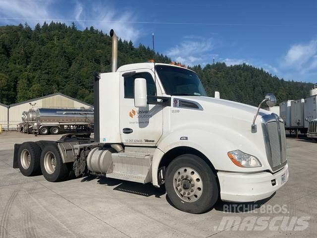 Kenworth T680 Conventional Trucks / Tractor Trucks