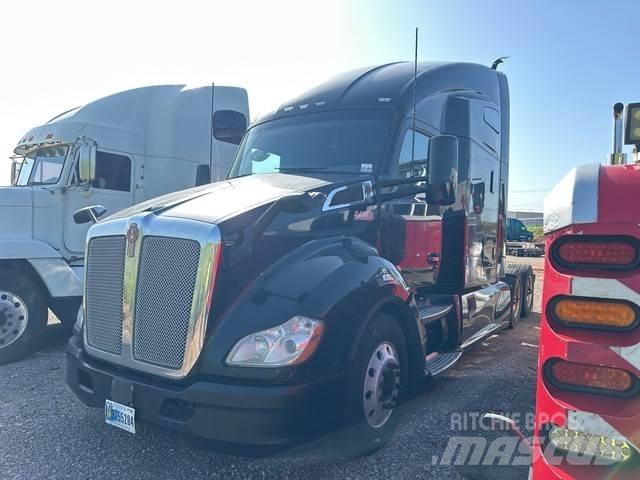 Kenworth T680 Conventional Trucks / Tractor Trucks