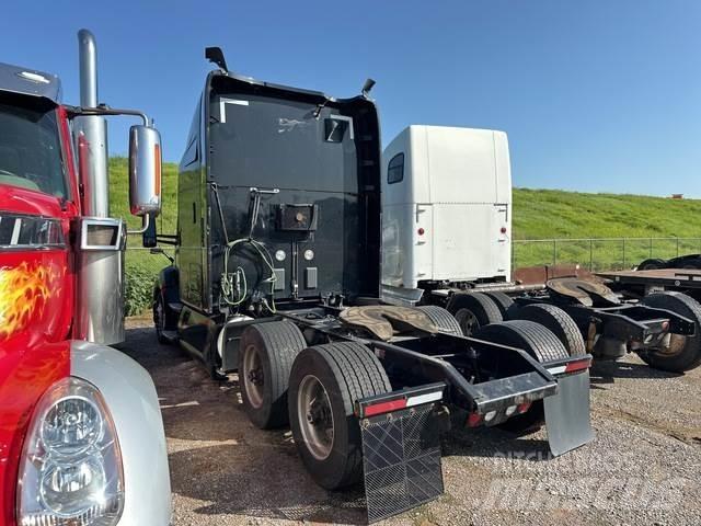 Kenworth T680 Conventional Trucks / Tractor Trucks
