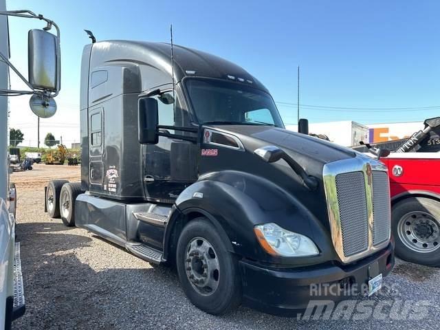Kenworth T680 Conventional Trucks / Tractor Trucks