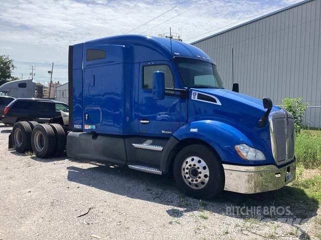 Kenworth T680 Conventional Trucks / Tractor Trucks