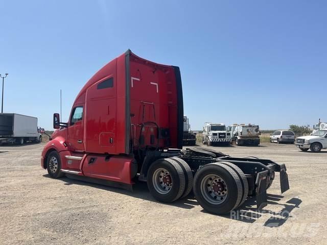 Kenworth T680 Conventional Trucks / Tractor Trucks