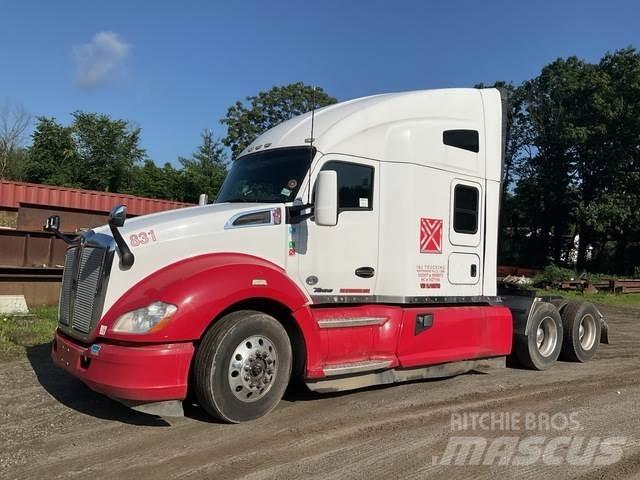 Kenworth T680 Conventional Trucks / Tractor Trucks