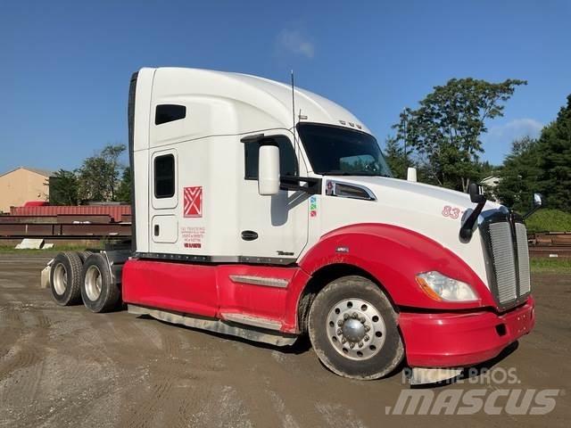 Kenworth T680 Conventional Trucks / Tractor Trucks