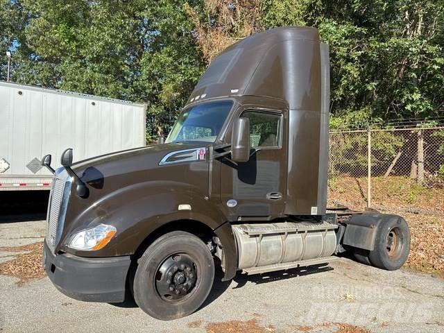 Kenworth T680 Conventional Trucks / Tractor Trucks