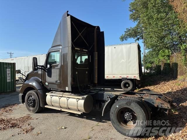 Kenworth T680 Conventional Trucks / Tractor Trucks