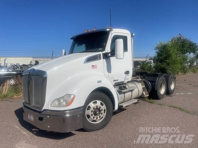 Kenworth T680 Conventional Trucks / Tractor Trucks