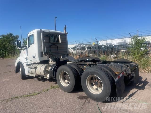 Kenworth T680 Conventional Trucks / Tractor Trucks