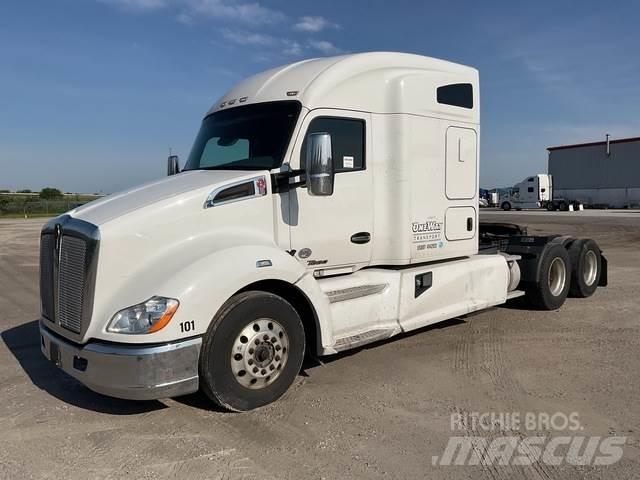 Kenworth T680 Conventional Trucks / Tractor Trucks