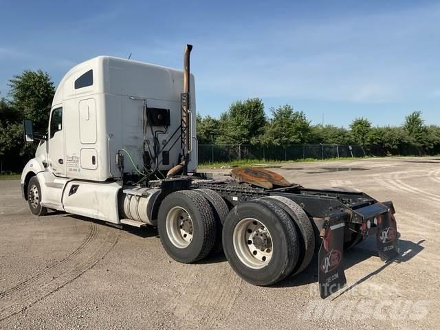 Kenworth T680 Conventional Trucks / Tractor Trucks