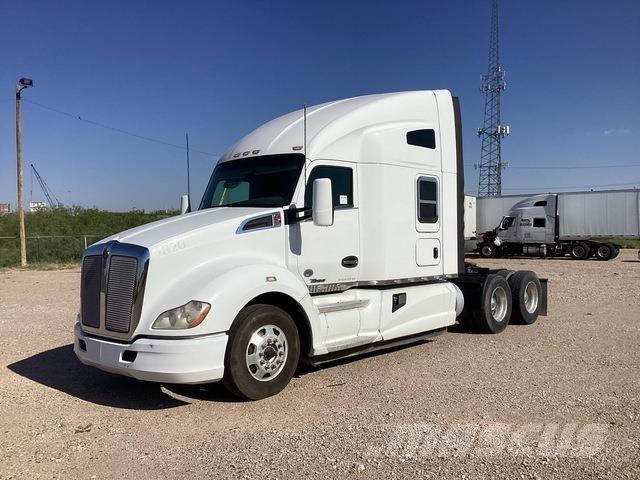 Kenworth T680 Conventional Trucks / Tractor Trucks