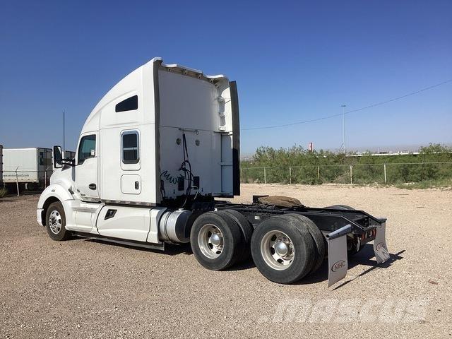Kenworth T680 Conventional Trucks / Tractor Trucks