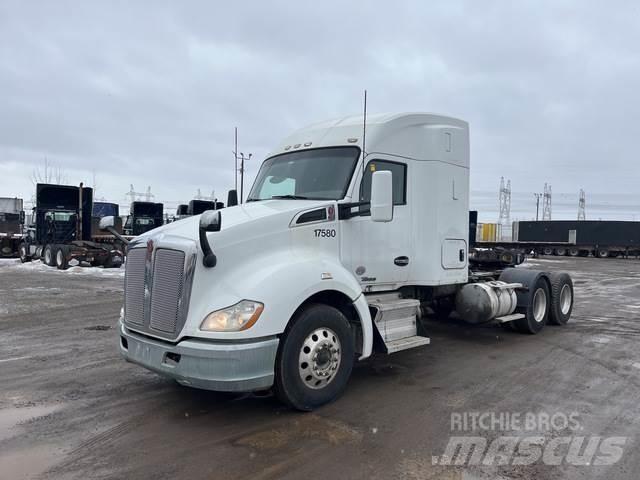 Kenworth T680 Conventional Trucks / Tractor Trucks
