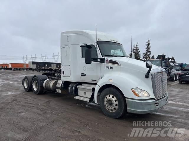 Kenworth T680 Conventional Trucks / Tractor Trucks