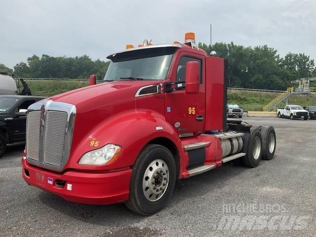 Kenworth T680 Conventional Trucks / Tractor Trucks