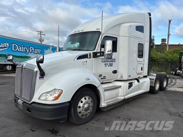 Kenworth T680 Conventional Trucks / Tractor Trucks