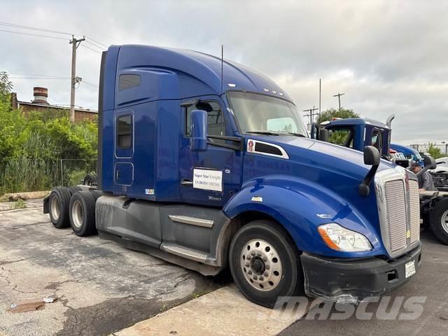 Kenworth T680 Conventional Trucks / Tractor Trucks