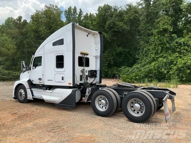 Kenworth T680 Conventional Trucks / Tractor Trucks