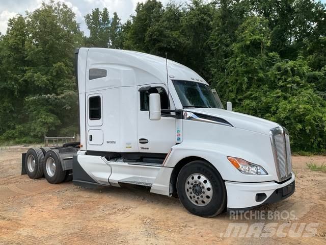 Kenworth T680 Conventional Trucks / Tractor Trucks