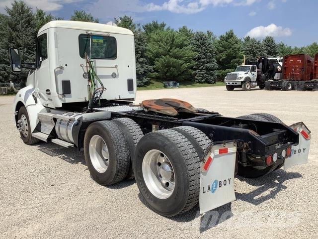 Kenworth T680 Conventional Trucks / Tractor Trucks