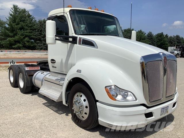 Kenworth T680 Conventional Trucks / Tractor Trucks