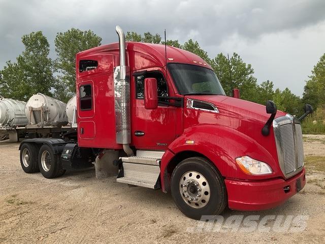 Kenworth T680 Conventional Trucks / Tractor Trucks