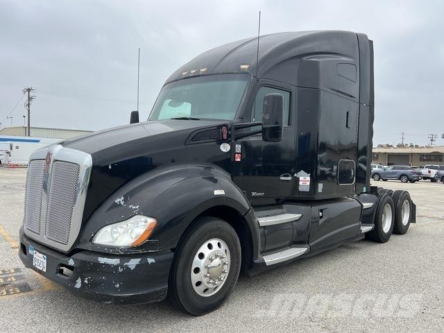 Kenworth T680 Conventional Trucks / Tractor Trucks