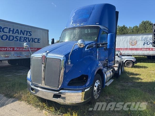Kenworth T680 Conventional Trucks / Tractor Trucks